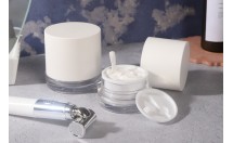 Пластмасови буркани